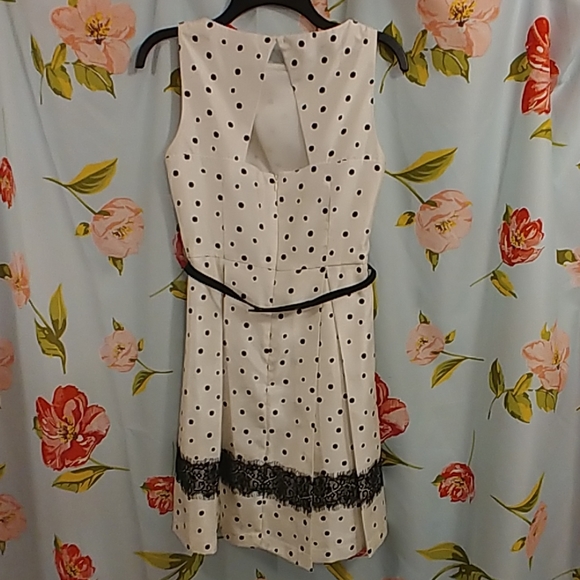 Dress - Picture 4 of 4